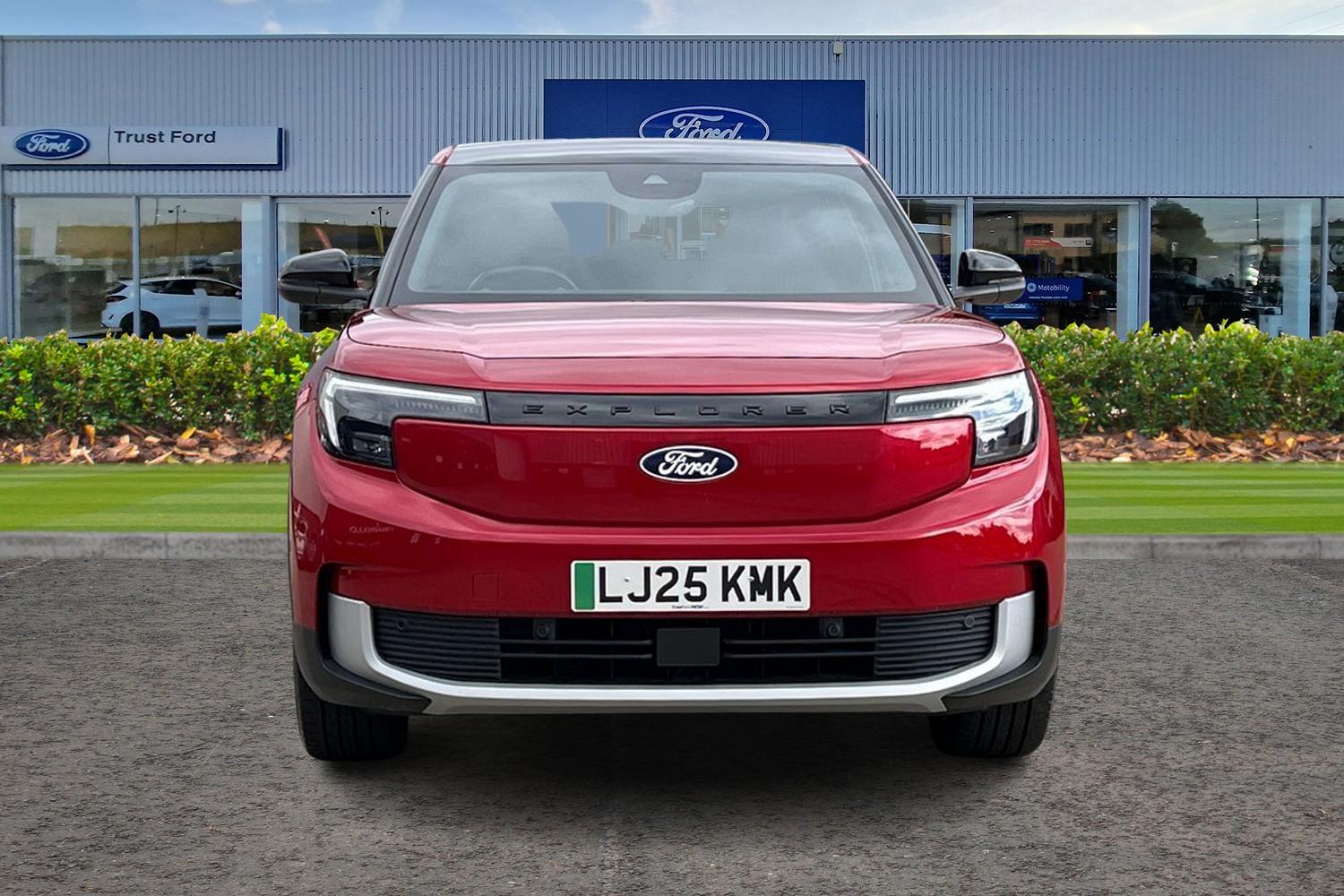 Ford Explorer Photo 5