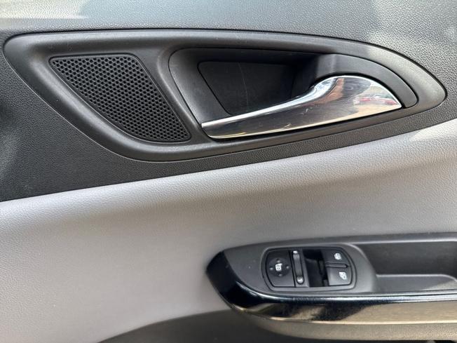 VAUXHALL Corsa Photo 27
