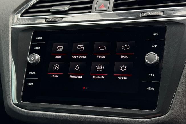 VOLKSWAGEN Tiguan Photo 13