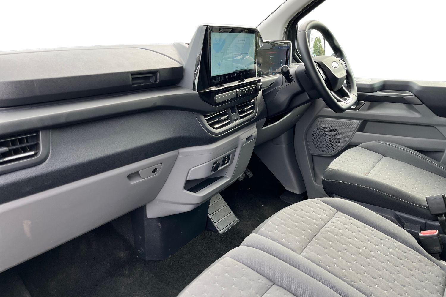Ford TOURNEO CUSTOM Photo 2