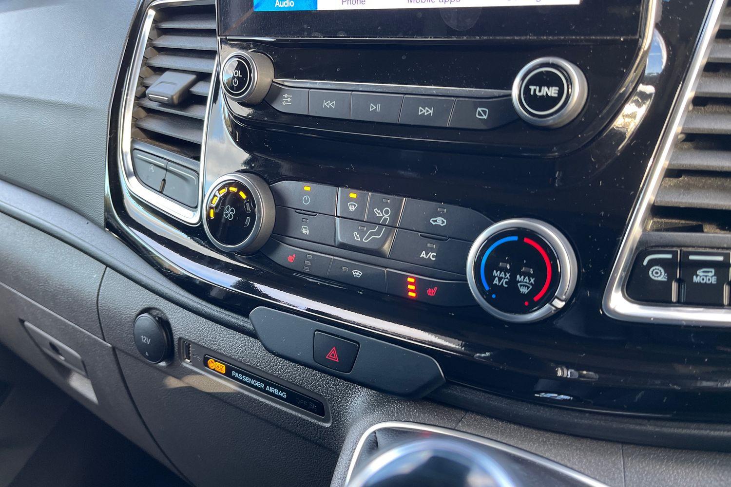 Ford TRANSIT CUSTOM Photo 36