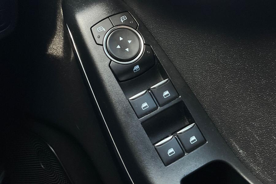 Ford FIESTA Photo autoimg-fa89b6268e906b171a2e5c3131e2de0029e1f208.jpg