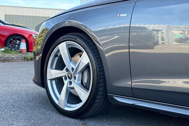 AUDI A4 Photo 23