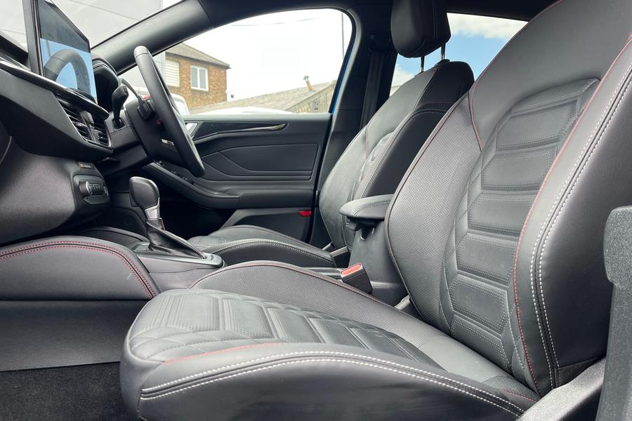 Ford FOCUS Photo autoimg-faa40464083de5715559544d86f0a5d32c6f3970.jpg