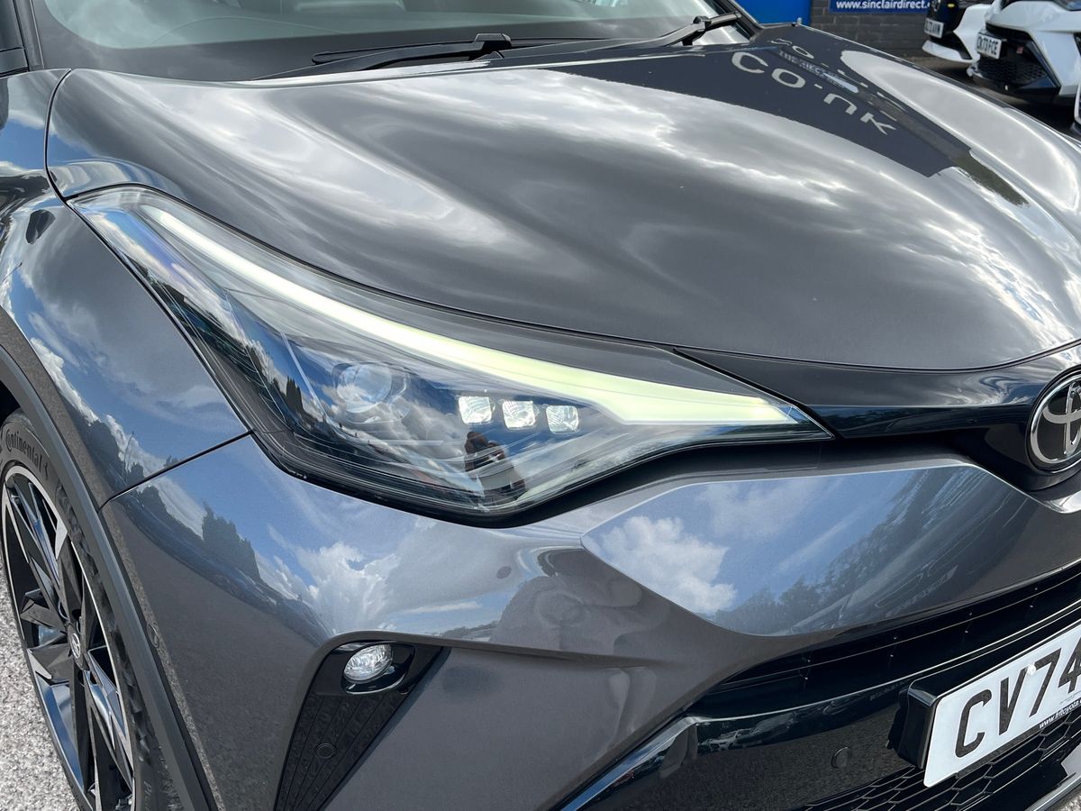 Toyota C-HR Photo 17