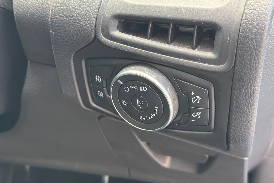 Ford Focus Photo autoimg-faa9a782457f7d1aad2b37e62f4ee0b6a1778d3c.jpg