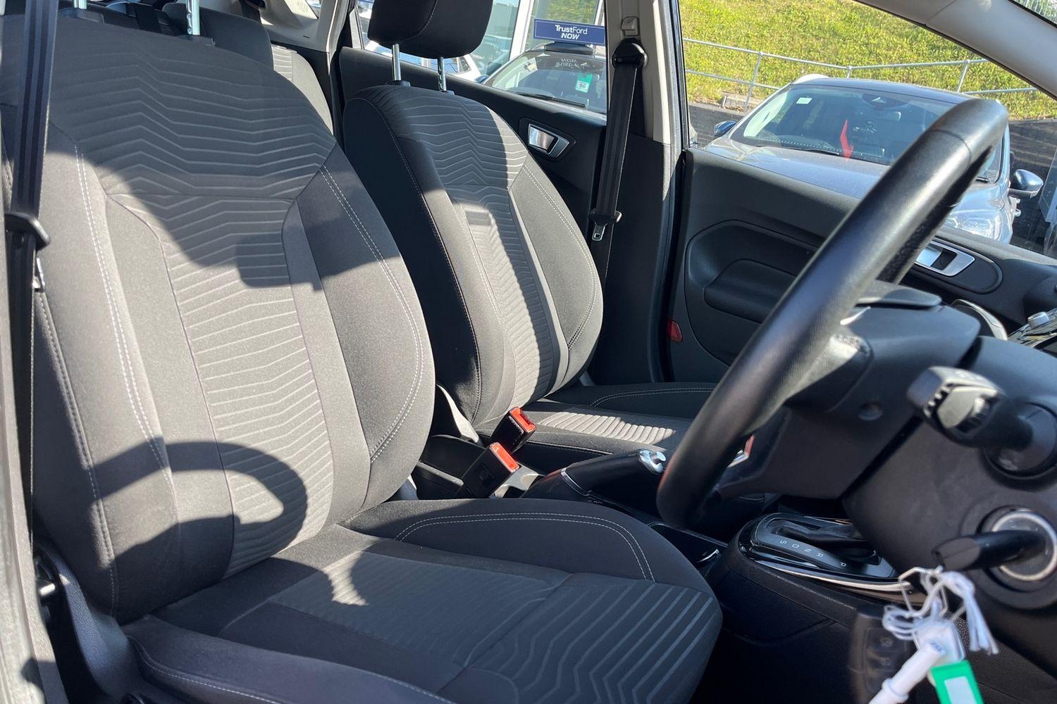 Ford Fiesta Photo 16
