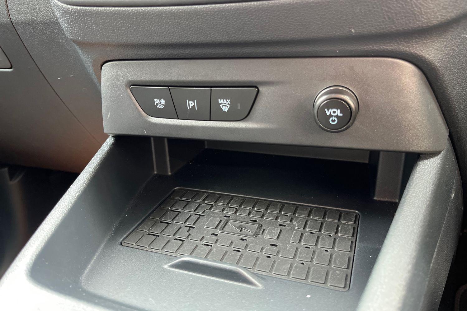 Ford E-TOURNEO COURIER Photo 21