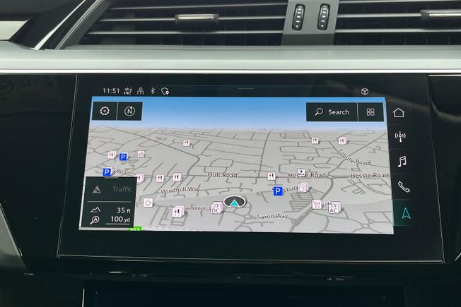 AUDI e-tron Photo 14