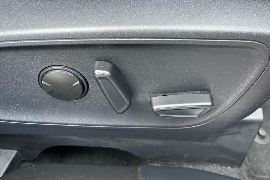 Ford Kuga Photo autoimg-fab2d16ab1a239c6fc2e669470a04dd666844406.jpg