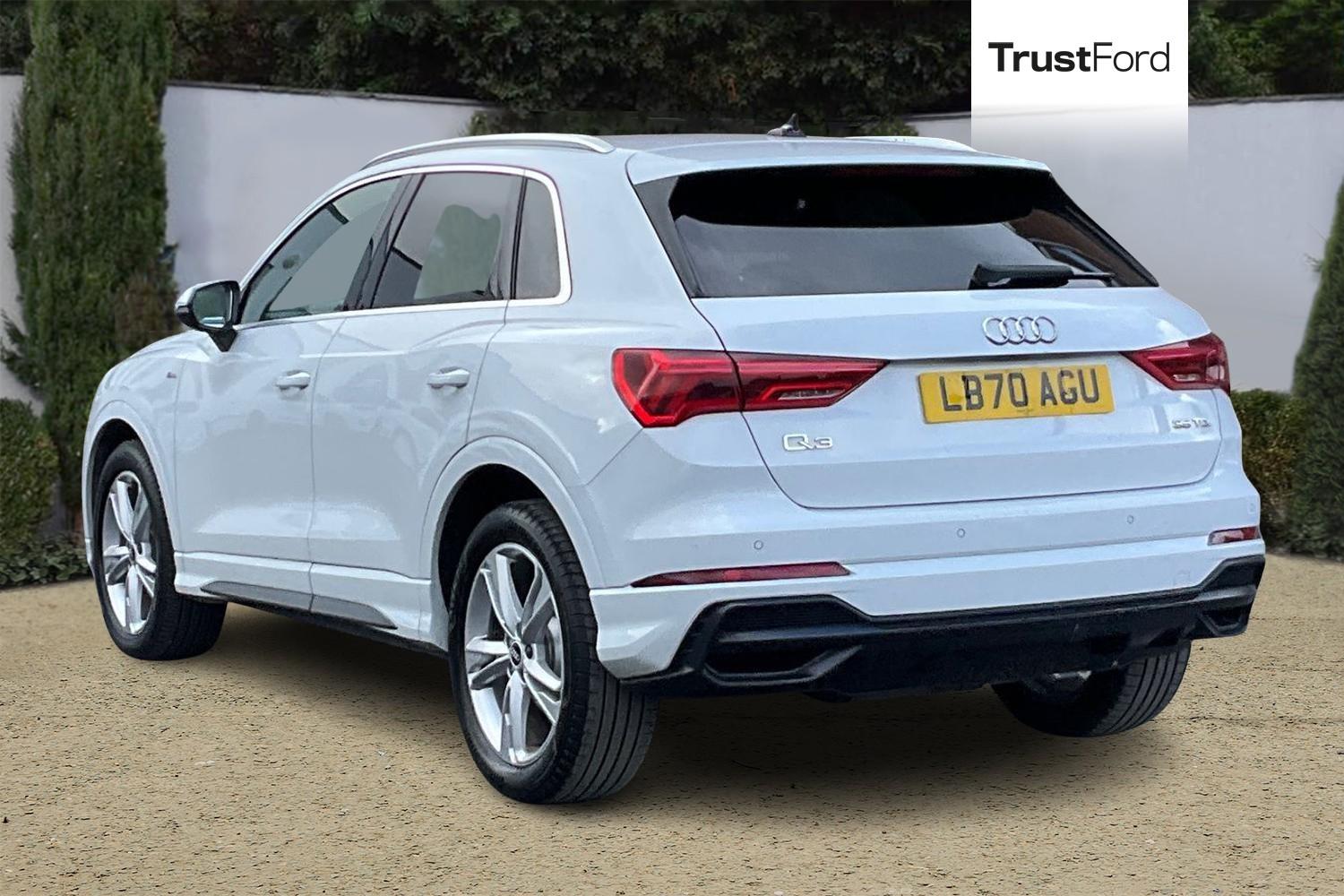 Audi Q3 Photo 1