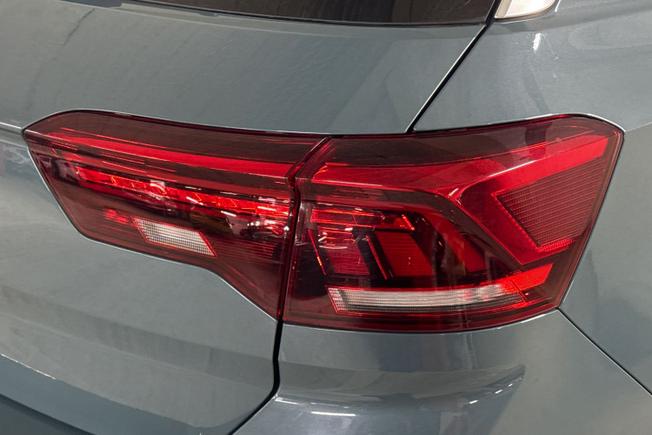 VOLKSWAGEN T-Roc Photo 18