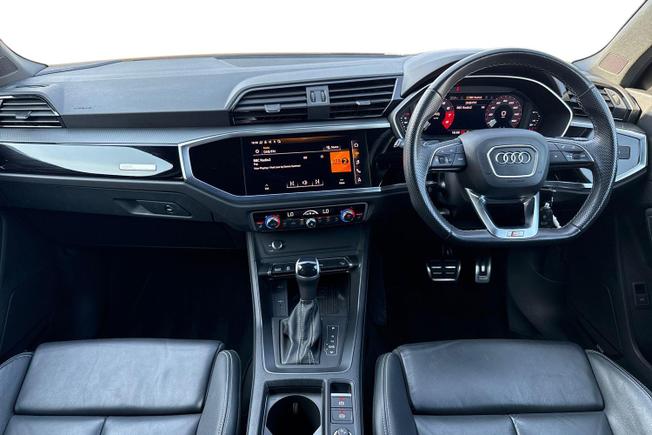 AUDI Q3 Photo 10