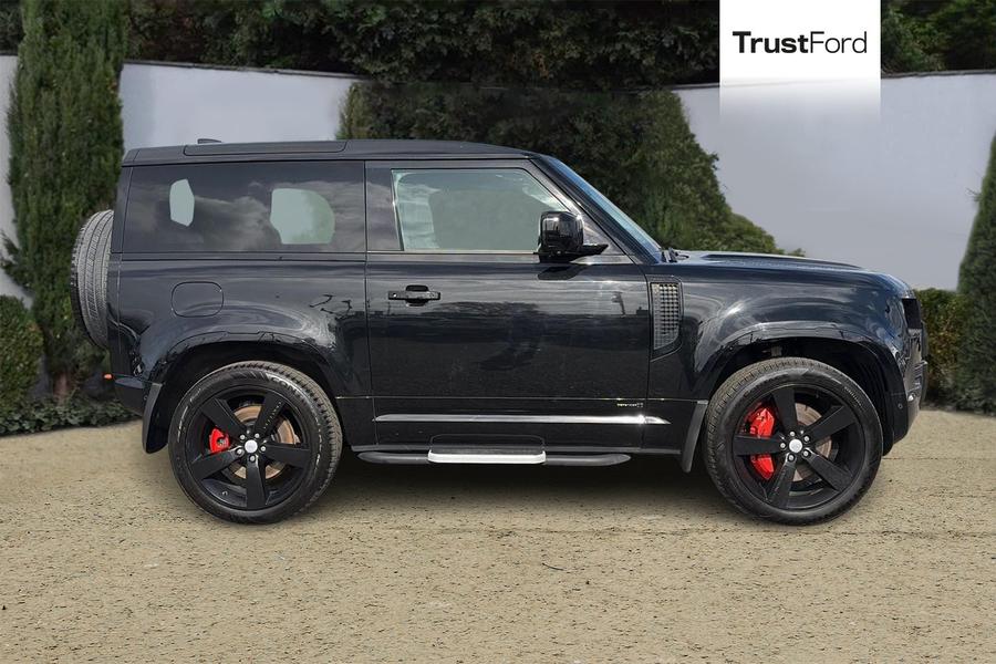 Land Rover Defender 90 Photo autoimg-fac823bba637ba4cd438f25d205d39e9af02c693.jpg