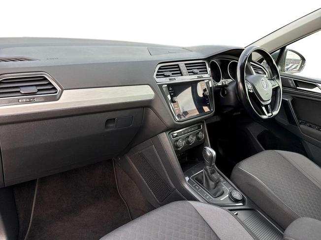 VOLKSWAGEN Tiguan Photo 2