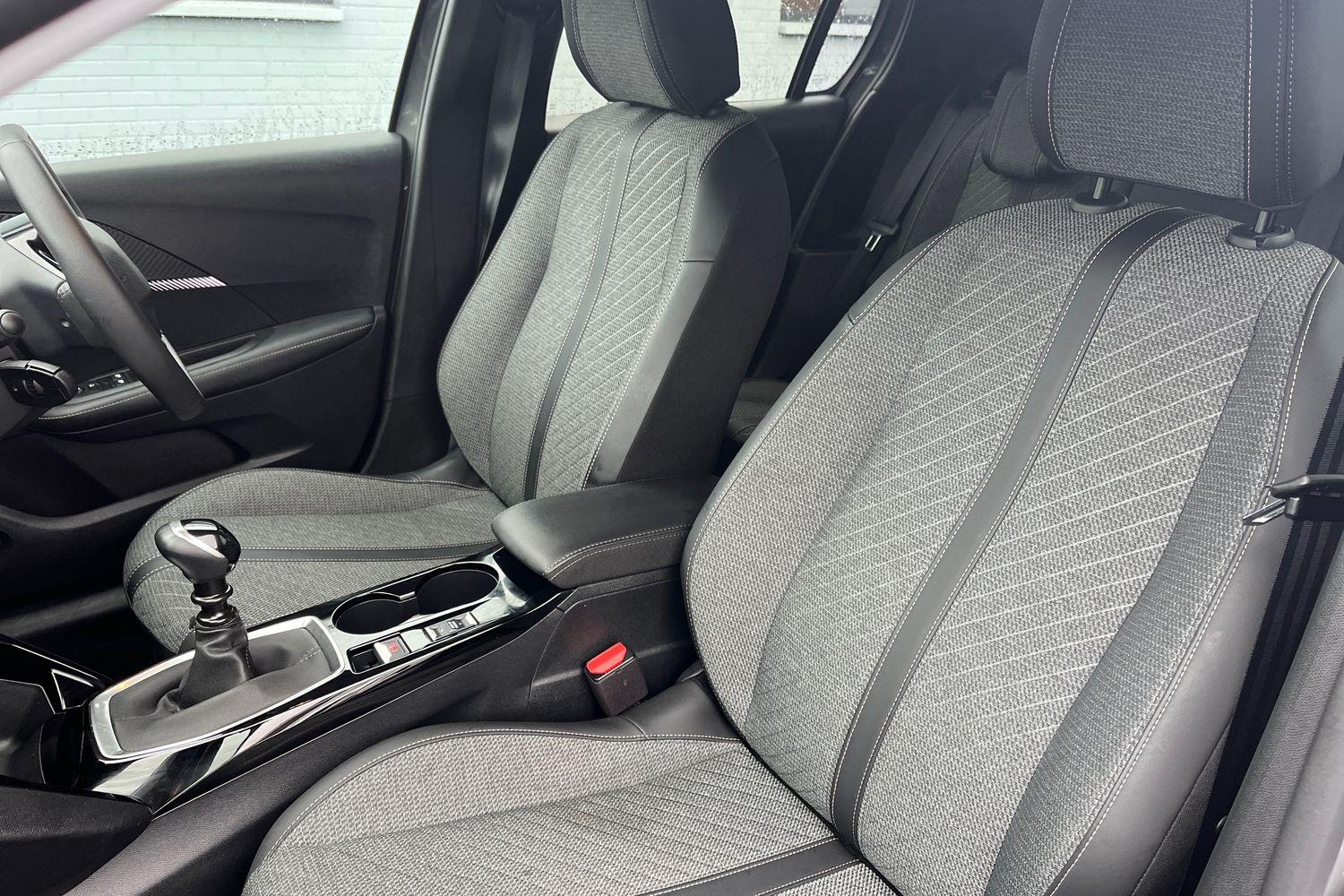 Peugeot 208 Photo 18