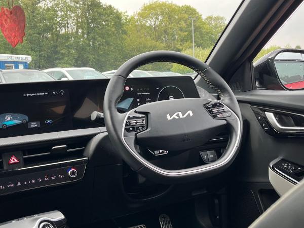 Kia EV6 Photo autoimg-fad27238fd56cc13f4927f126518b8f2dc5c4f23.jpg