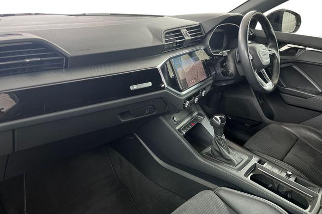 AUDI Q3 Photo 2