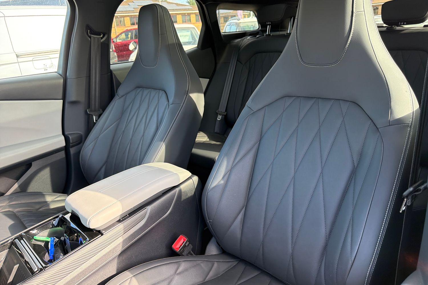 Ford EXPLORER Photo 18