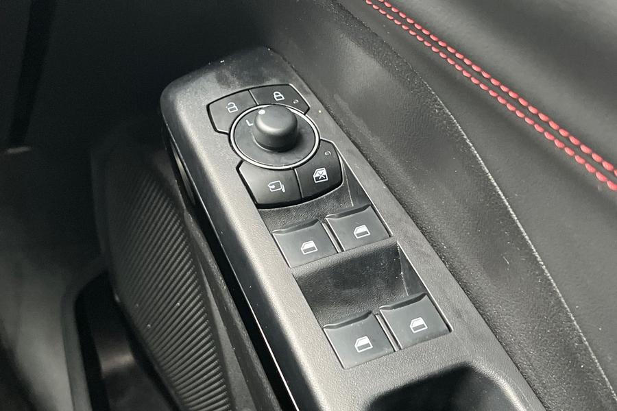 Ford PUMA Photo autoimg-fae8f5f6ab3ace68d1431826a74145fd82e142bc.jpg