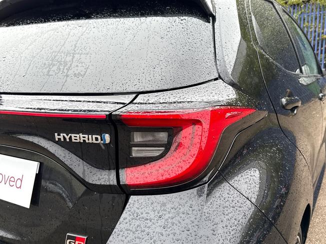 TOYOTA Yaris Photo 18