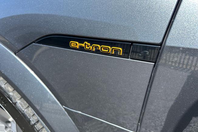 Audi e-tron S Photo 47