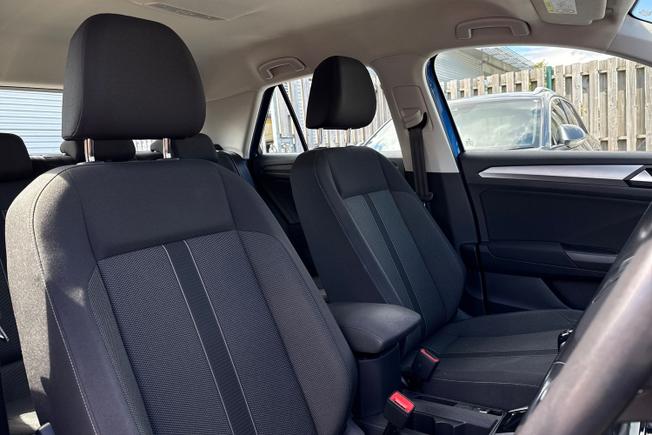 VOLKSWAGEN T-Roc Photo 27