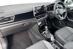 VOLKSWAGEN T-Roc Photo 2