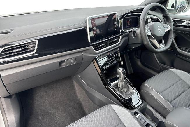 VOLKSWAGEN T-Roc Photo 2