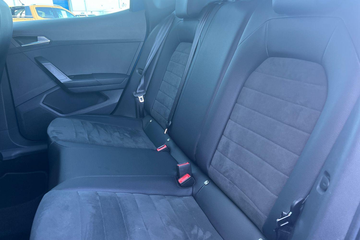 SEAT ARONA Photo 19