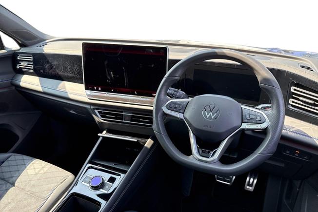 VOLKSWAGEN Tiguan Photo 6