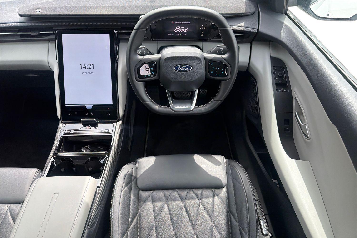 Ford Explorer Photo 10