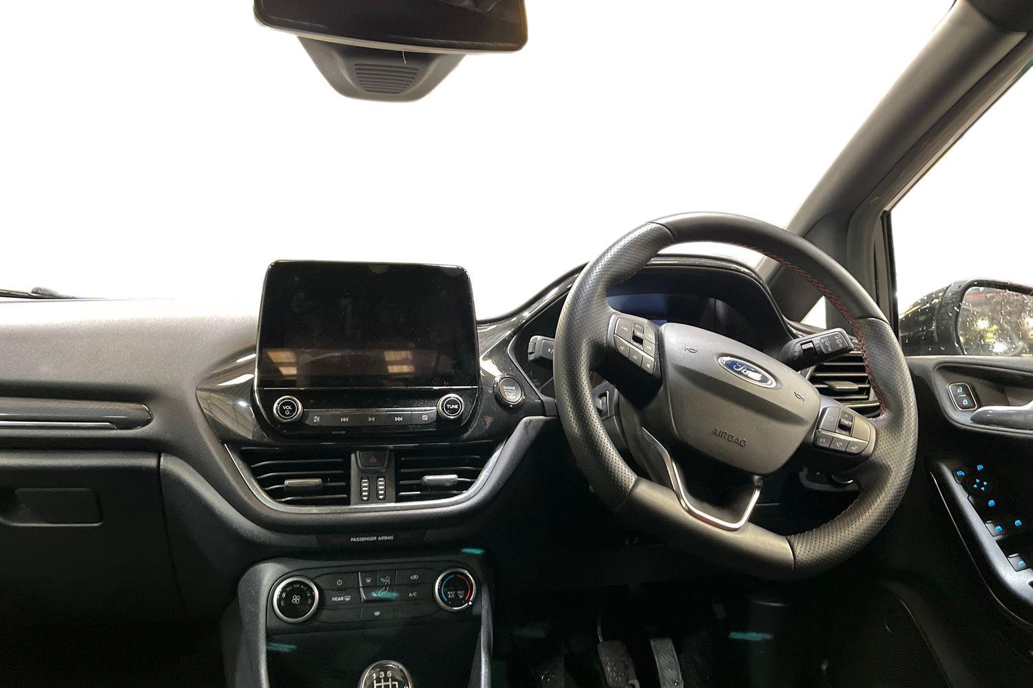 Ford FIESTA Photo 9