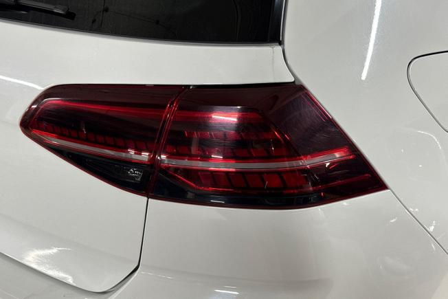 VOLKSWAGEN Golf Photo 18