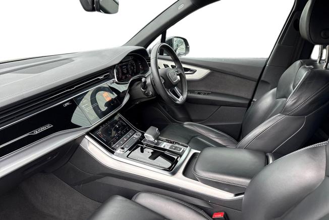 AUDI Q7 Photo 2