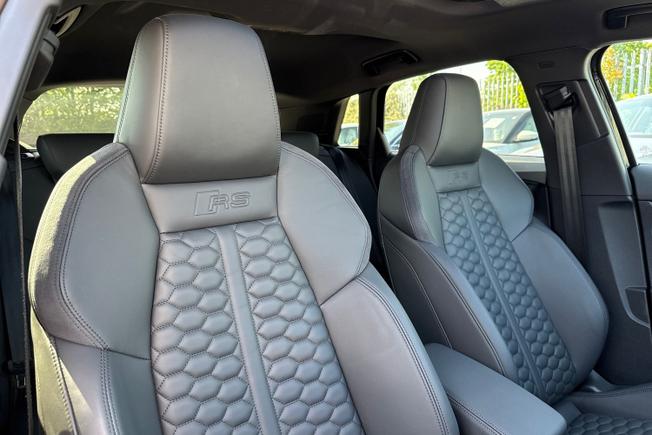 AUDI RS3 Photo 28