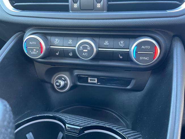 ALFA ROMEO Giulia Photo 23