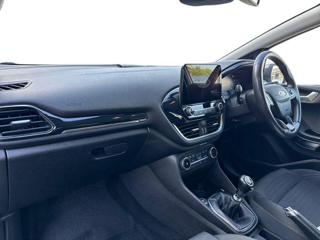 FORD Fiesta Photo 2