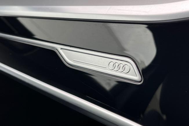AUDI A6 Saloon Photo 32