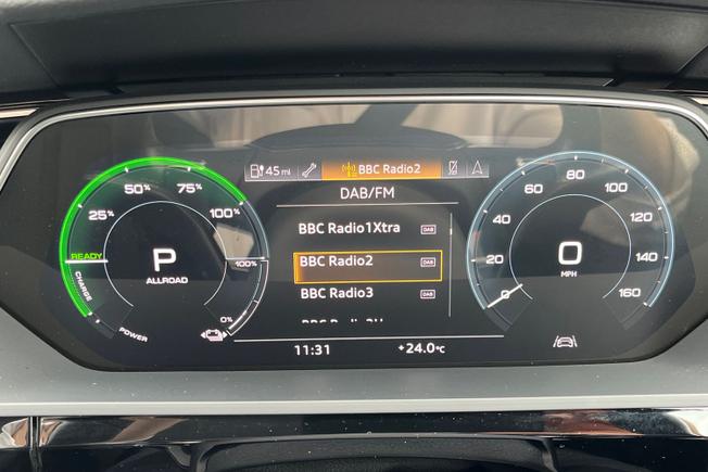 AUDI e-tron Photo 15