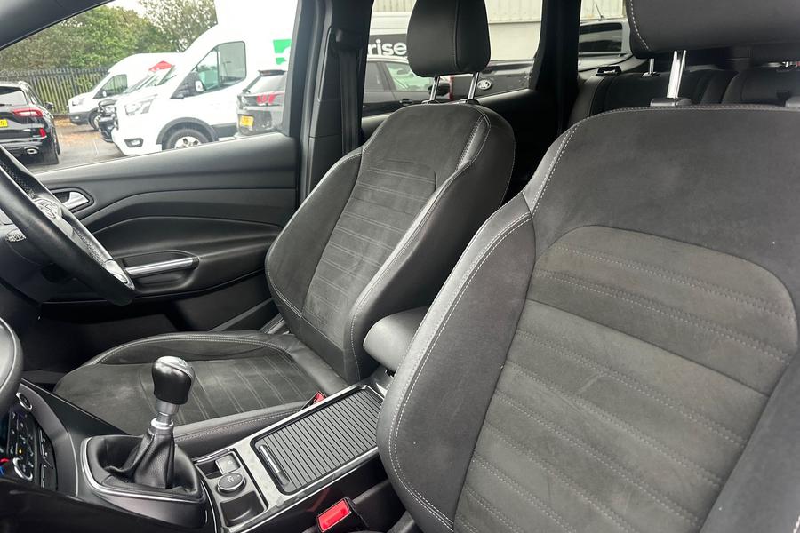 Ford KUGA Photo autoimg-fb2b07acb758595da6b959810d24f01288983991.jpg
