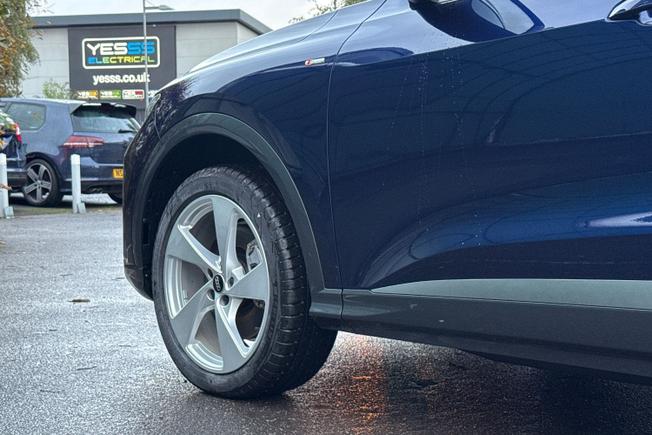 AUDI Q5 SUV Photo 23