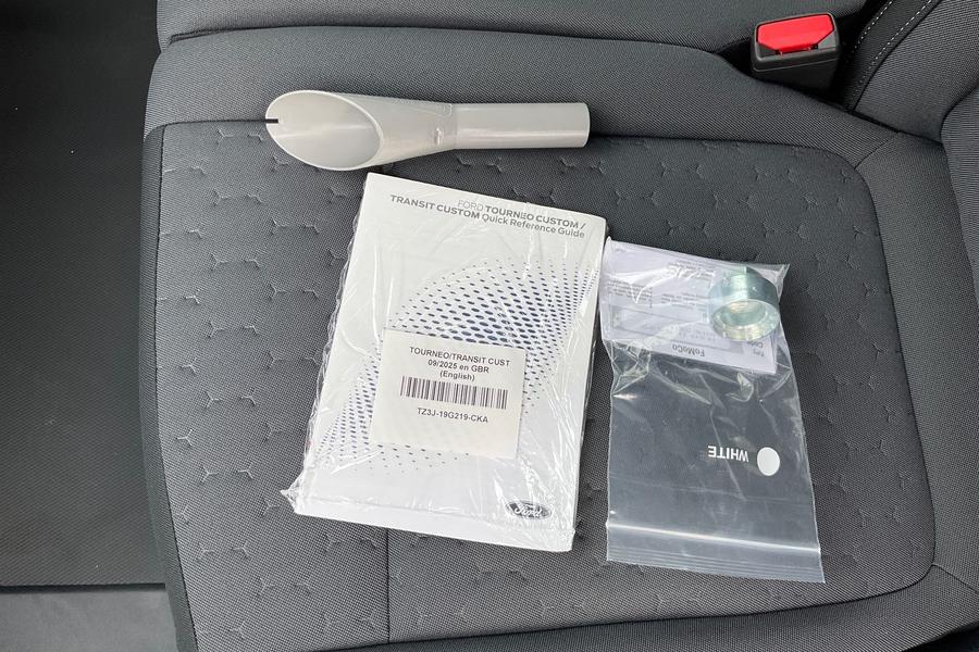 Ford TRANSIT CUSTOM Photo autoimg-fb32f5c321f1bf597918315234a7340230242143.jpg