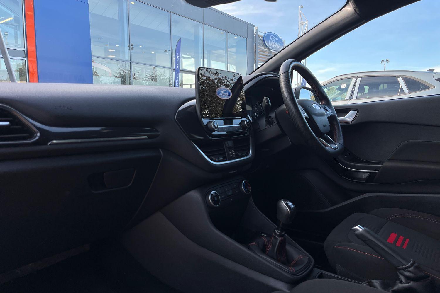 Ford Fiesta Photo 17