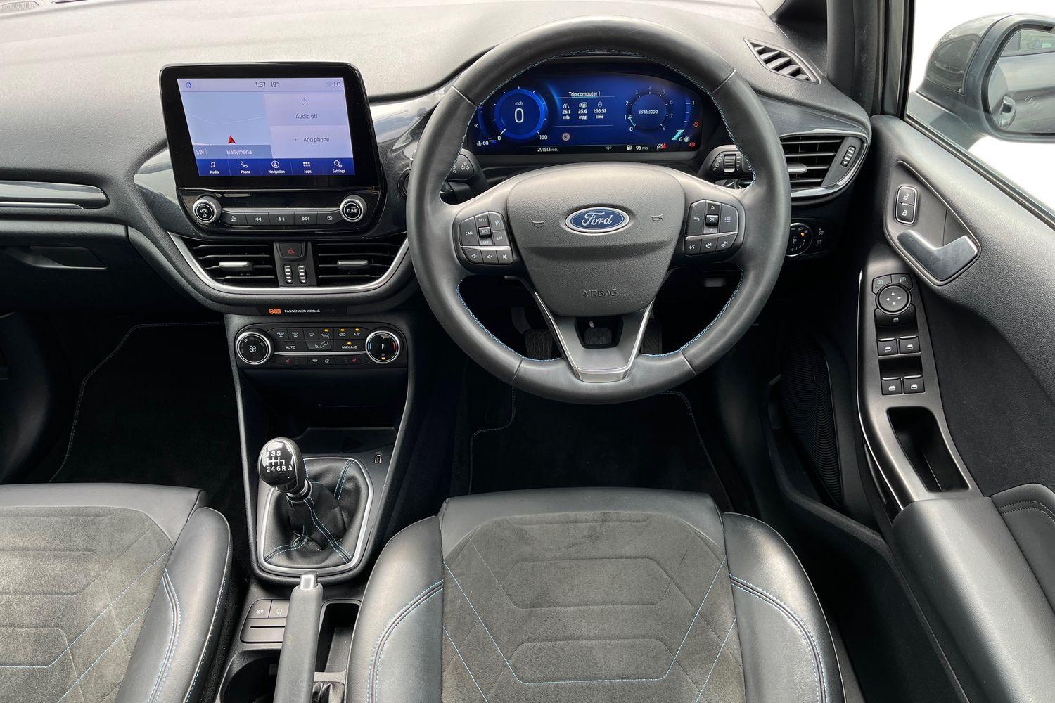 Ford FIESTA Photo 10