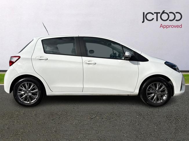 Toyota YARIS Photo 4