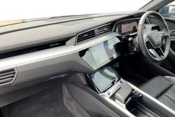 AUDI Q8 E-Tron Photo 2
