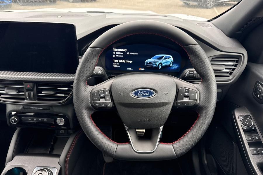 Ford KUGA Photo autoimg-fb3c25f0d7d08f713e8884f1d8b64669a58c83c4.jpg