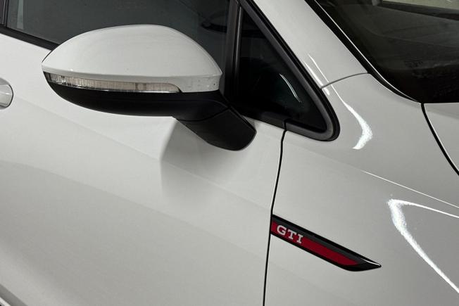 VOLKSWAGEN Golf Photo 20