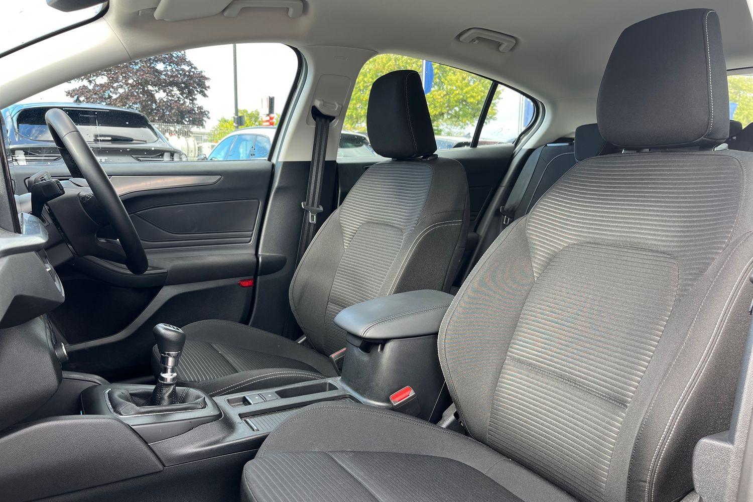 Ford Focus Photo 18